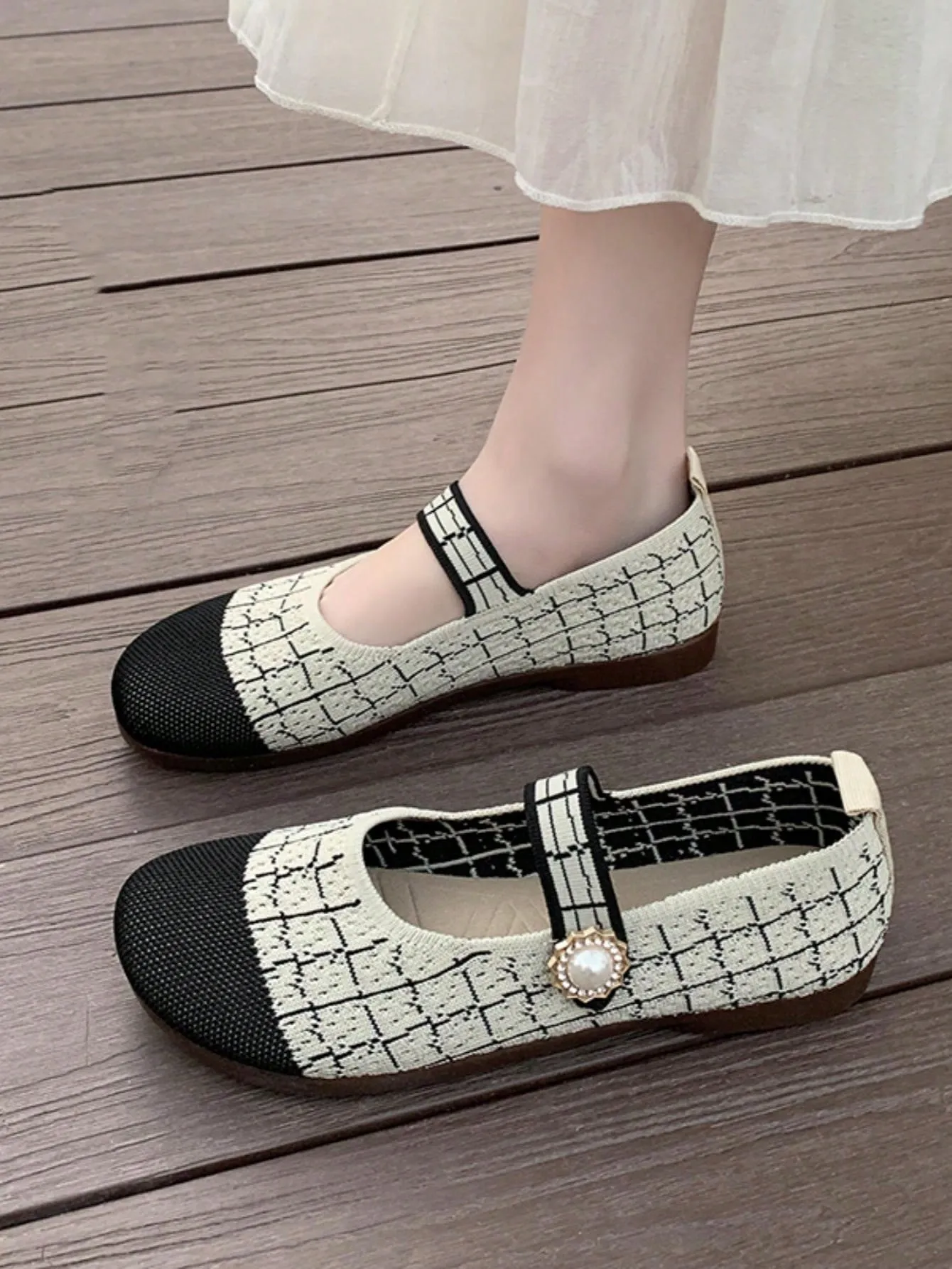 2024 Summer Mesh Slip-Resistant Flat Shoes: Comfort and Style for Moms